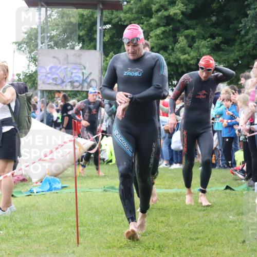 16.06.2024 - 26. Vierlanden-Triathlon Lena Gebhardt http://msf.ph/oto/6301558 16.06.2024 11:05:33 Schwimmen 361, 369, 383, 402, 415, 435, 439, 463, 361, 369, 383, 402, 415, 435, 439, 463 meine-sportfotos.de
