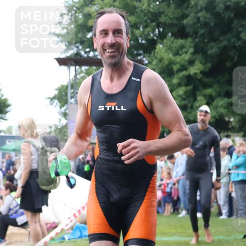 16.06.2024 - 26. Vierlanden-Triathlon Lena Gebhardt http://msf.ph/oto/6301751 16.06.2024 11:06:13 Schwimmen 392, 455, 392, 455 meine-sportfotos.de