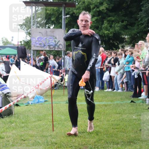16.06.2024 - 26. Vierlanden-Triathlon Lena Gebhardt http://msf.ph/oto/6302021 16.06.2024 11:07:19 Schwimmen 420, 440, 420, 440 meine-sportfotos.de