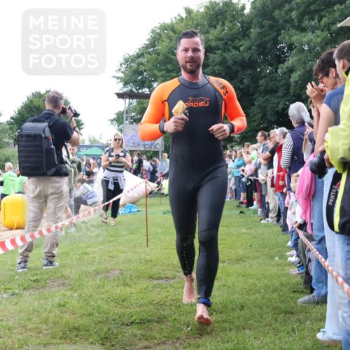16.06.2024 - 26. Vierlanden-Triathlon Lena Gebhardt http://msf.ph/oto/6302122 16.06.2024 11:07:43 Schwimmen 374, 382, 405, 466, 468, 374, 382, 405, 466, 468 meine-sportfotos.de