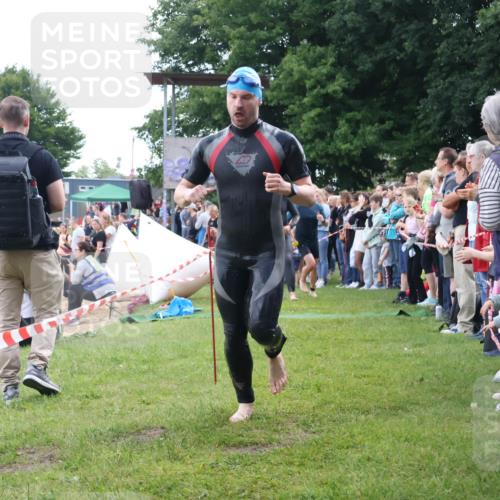 16.06.2024 - 26. Vierlanden-Triathlon Lena Gebhardt http://msf.ph/oto/6302165 16.06.2024 11:07:50 Schwimmen 374, 382, 466, 374, 382, 466 meine-sportfotos.de