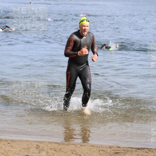 16.06.2024 - 26. Vierlanden-Triathlon Strokosch-Dieckow http://msf.ph/oto/6303435 16.06.2024 09:45:47 Schwimmen 51, 152, 51, 152 meine-sportfotos.de