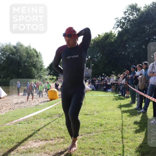 16.06.2024 - 26. Vierlanden-Triathlon Lena Gebhardt http://msf.ph/oto/6313408 16.06.2024 09:37:58 Schwimmen 6, 20, 52, 58, 6, 20, 52, 58 meine-sportfotos.de