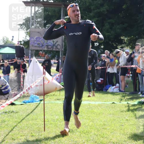 16.06.2024 - 26. Vierlanden-Triathlon Lena Gebhardt http://msf.ph/oto/6313620 16.06.2024 09:38:28 Schwimmen 24, 127, 135, 24, 127, 135 meine-sportfotos.de