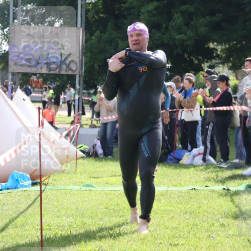 16.06.2024 - 26. Vierlanden-Triathlon Lena Gebhardt http://msf.ph/oto/6314821 16.06.2024 09:45:05 Schwimmen 17, 97, 120, 136, 160, 17, 97, 120, 136, 160 meine-sportfotos.de