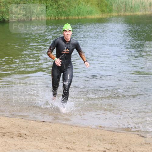 16.06.2024 - 26. Vierlanden-Triathlon Strokosch-Dieckow http://msf.ph/oto/6314966 16.06.2024 09:59:51 Schwimmen 201, 204, 201, 204 meine-sportfotos.de