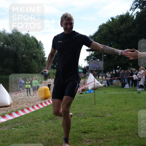 16.06.2024 - 26. Vierlanden-Triathlon Lena Gebhardt http://msf.ph/oto/6315485 16.06.2024 09:49:35 Schwimmen 27, 139, 165, 27, 139, 165 meine-sportfotos.de