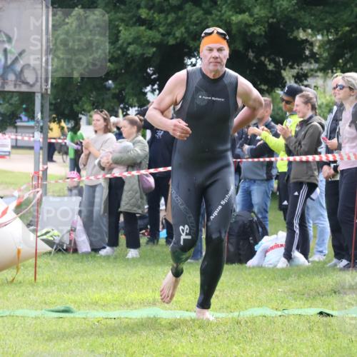 16.06.2024 - 26. Vierlanden-Triathlon Lena Gebhardt http://msf.ph/oto/6315837 16.06.2024 09:52:42 Schwimmen 151, 151 meine-sportfotos.de
