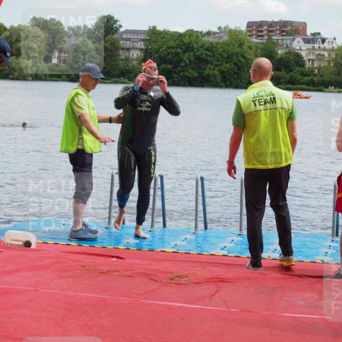 16.06.2024 - 7 Türme Triathlon KatJ http://msf.ph/oto/6316496 16.06.2024 11:34:56 Schwimmen 244 meine-sportfotos.de