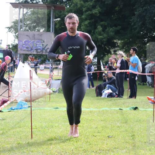 16.06.2024 - 26. Vierlanden-Triathlon Lena Gebhardt http://msf.ph/oto/6316745 16.06.2024 10:07:27 Schwimmen 210, 221, 210, 221 meine-sportfotos.de