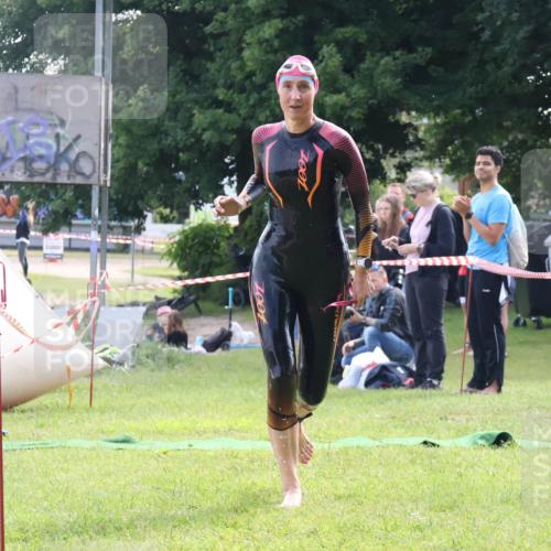 16.06.2024 - 26. Vierlanden-Triathlon Lena Gebhardt http://msf.ph/oto/6316767 16.06.2024 10:07:32 Schwimmen 210, 221, 210, 221 meine-sportfotos.de