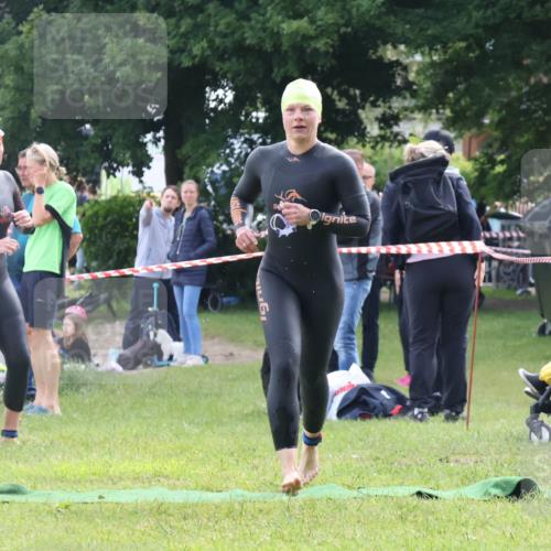 16.06.2024 - 26. Vierlanden-Triathlon Lena Gebhardt http://msf.ph/oto/6317013 16.06.2024 10:10:44 Schwimmen 193, 197, 198, 224, 193, 197, 198, 224 meine-sportfotos.de