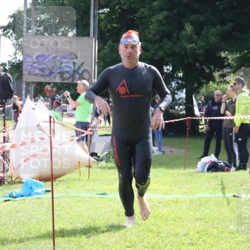 16.06.2024 - 26. Vierlanden-Triathlon Lena Gebhardt http://msf.ph/oto/6317114 16.06.2024 10:11:41 Schwimmen 200, 200 meine-sportfotos.de