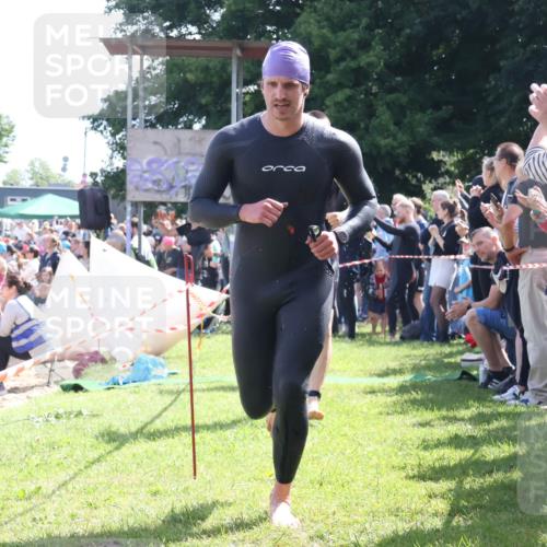 16.06.2024 - 26. Vierlanden-Triathlon Lena Gebhardt http://msf.ph/oto/6317511 16.06.2024 10:55:12 Schwimmen 243, 332, 338, 343, 243, 332, 338, 343 meine-sportfotos.de