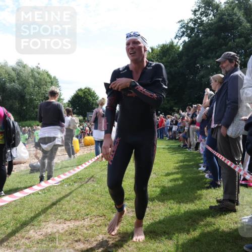 16.06.2024 - 26. Vierlanden-Triathlon Lena Gebhardt http://msf.ph/oto/6318078 16.06.2024 10:57:08 Schwimmen 228, 289, 313, 329, 348, 228, 289, 313, 329, 348 meine-sportfotos.de