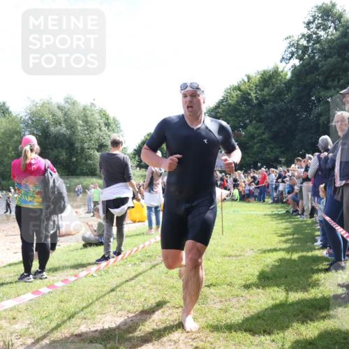 16.06.2024 - 26. Vierlanden-Triathlon Lena Gebhardt http://msf.ph/oto/6318211 16.06.2024 10:57:37 Schwimmen 239, 290, 306, 239, 290, 306 meine-sportfotos.de