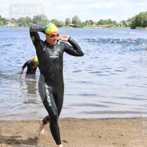 16.06.2024 - 26. Vierlanden-Triathlon Strokosch-Dieckow http://msf.ph/oto/6322014 16.06.2024 10:55:47 Schwimmen 233, 267, 294, 308, 321, 333, 450, 233, 267, 294, 308, 321, 333, 450 meine-sportfotos.de