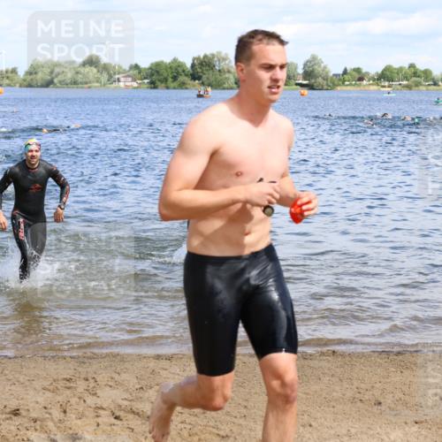 16.06.2024 - 26. Vierlanden-Triathlon Strokosch-Dieckow http://msf.ph/oto/6322404 16.06.2024 10:55:56 Schwimmen 233, 278, 293, 294, 308, 321, 326, 333, 450, 233, 278, 293, 294, 308, 321, 326, 333, 450 meine-sportfotos.de