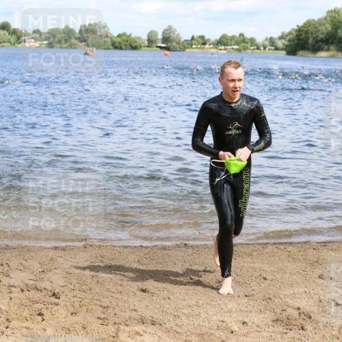 16.06.2024 - 26. Vierlanden-Triathlon Strokosch-Dieckow http://msf.ph/oto/6322958 16.06.2024 10:56:09 Schwimmen 278, 293, 301, 310, 314, 318, 326, 336, 339, 278, 293, 301, 310, 314, 318, 326, 336, 339 meine-sportfotos.de