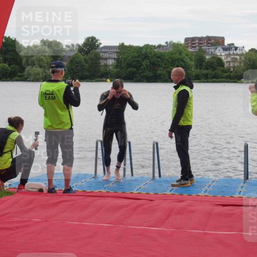 16.06.2024 - 7 Türme Triathlon KatJ http://msf.ph/oto/6324272 16.06.2024 09:25:31 Schwimmen 139 meine-sportfotos.de