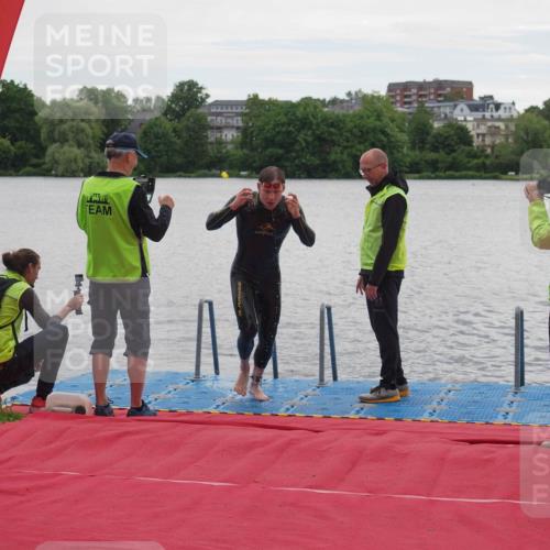16.06.2024 - 7 Türme Triathlon KatJ http://msf.ph/oto/6324280 16.06.2024 09:25:32 Schwimmen 139 meine-sportfotos.de