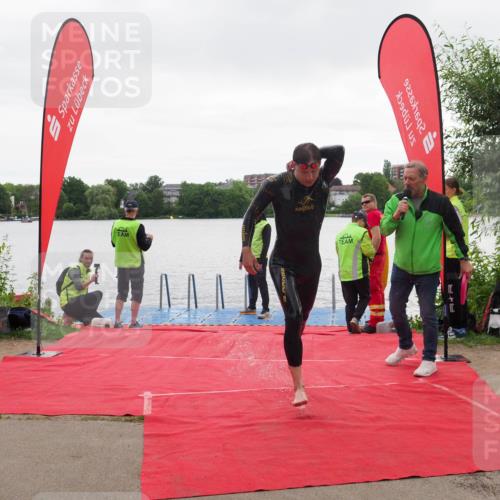 16.06.2024 - 7 Türme Triathlon KatJ http://msf.ph/oto/6324313 16.06.2024 09:25:34 Schwimmen  meine-sportfotos.de