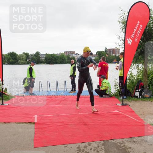 16.06.2024 - 7 Türme Triathlon KatJ http://msf.ph/oto/6324410 16.06.2024 09:28:20 Schwimmen 129 meine-sportfotos.de