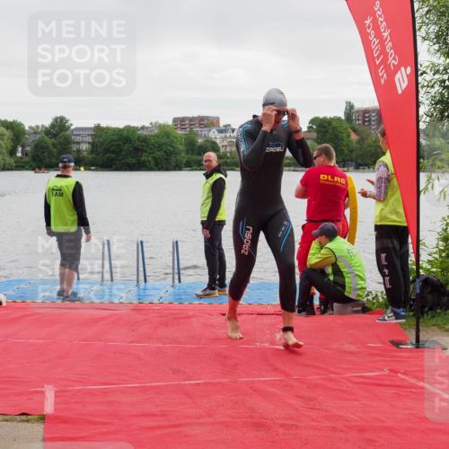 16.06.2024 - 7 Türme Triathlon KatJ http://msf.ph/oto/6324677 16.06.2024 09:31:07 Schwimmen 121 meine-sportfotos.de