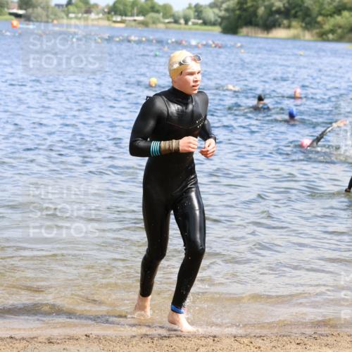 16.06.2024 - 26. Vierlanden-Triathlon Strokosch-Dieckow http://msf.ph/oto/6325511 16.06.2024 10:58:03 Schwimmen 253, 269, 275, 298, 302, 316, 253, 269, 275, 298, 302, 316 meine-sportfotos.de
