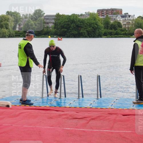 16.06.2024 - 7 Türme Triathlon KatJ http://msf.ph/oto/6327440 16.06.2024 09:45:58 Schwimmen 613 meine-sportfotos.de
