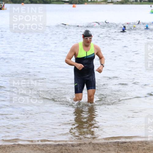 16.06.2024 - 26. Vierlanden-Triathlon Strokosch-Dieckow http://msf.ph/oto/6329002 16.06.2024 11:05:46 Schwimmen 445, 445 meine-sportfotos.de