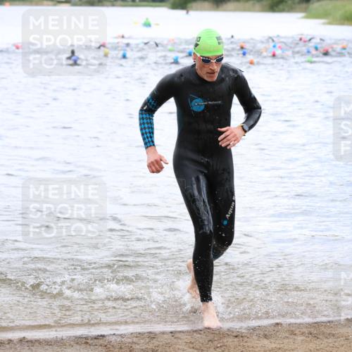 16.06.2024 - 26. Vierlanden-Triathlon Strokosch-Dieckow http://msf.ph/oto/6329105 16.06.2024 11:05:56 Schwimmen 373, 390, 445, 373, 390, 445 meine-sportfotos.de