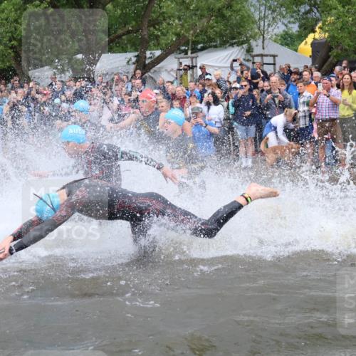 23.06.2024 - Viking Triathlon H.Heesch http://msf.ph/oto/6342538 23.06.2024 10:00:36 Schwimmen 3, 4, 10, 22, 30, 76, 106, 233, 293, 658, 661 meine-sportfotos.de