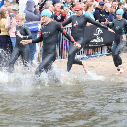 23.06.2024 - Viking Triathlon H.Heesch http://msf.ph/oto/6342543 23.06.2024 10:00:40 Schwimmen 4, 22, 76, 106, 233, 350, 470, 546, 620, 624, 638, 658 meine-sportfotos.de