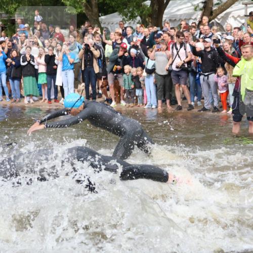 23.06.2024 - Viking Triathlon H.Heesch http://msf.ph/oto/6342590 23.06.2024 10:00:47 Schwimmen 8, 13, 14, 73, 108, 144, 246, 350, 377, 438, 470, 487, 516, 546, 616, 620, 624, 638 meine-sportfotos.de