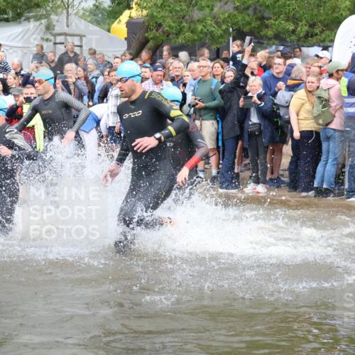 23.06.2024 - Viking Triathlon H.Heesch http://msf.ph/oto/6342762 23.06.2024 10:01:17 Schwimmen 31, 51, 97, 99, 101, 138, 183, 198, 216, 295, 306, 311, 324, 408, 458, 551, 656, 659 meine-sportfotos.de