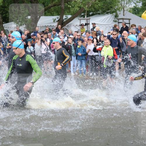 23.06.2024 - Viking Triathlon H.Heesch http://msf.ph/oto/6342795 23.06.2024 10:01:22 Schwimmen 26, 31, 101, 111, 138, 173, 183, 198, 231, 295, 302, 306, 311, 408, 458, 551, 619, 659 meine-sportfotos.de