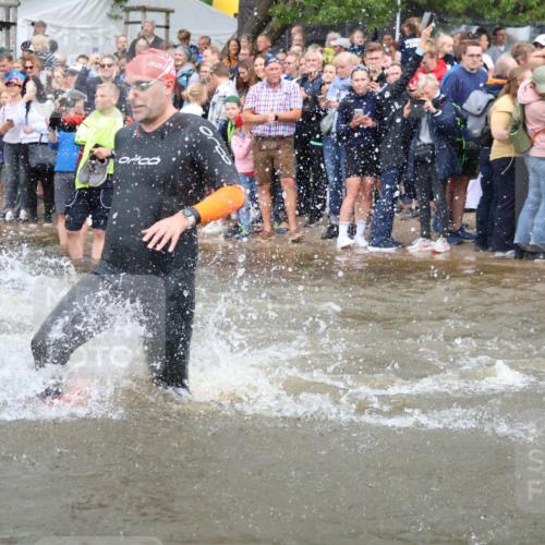 23.06.2024 - Viking Triathlon H.Heesch http://msf.ph/oto/6342800 23.06.2024 10:01:23 Schwimmen 26, 31, 101, 111, 138, 173, 183, 198, 231, 295, 302, 306, 311, 408, 458, 551, 619, 659 meine-sportfotos.de