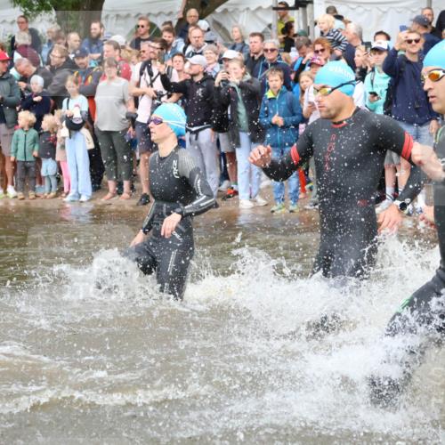 23.06.2024 - Viking Triathlon H.Heesch http://msf.ph/oto/6342868 23.06.2024 10:01:37 Schwimmen 12, 104, 107, 178, 242, 260, 261, 316, 363, 386, 453, 486, 498, 621, 623, 640, 654, 663 meine-sportfotos.de