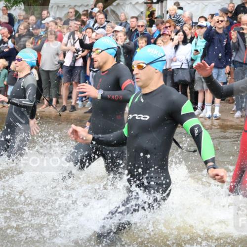 23.06.2024 - Viking Triathlon H.Heesch http://msf.ph/oto/6342871 23.06.2024 10:01:37 Schwimmen 12, 104, 107, 178, 242, 260, 261, 316, 363, 386, 453, 486, 498, 621, 623, 640, 654, 663 meine-sportfotos.de