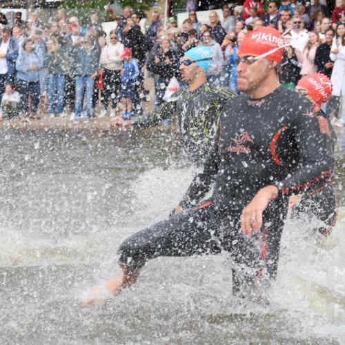 23.06.2024 - Viking Triathlon H.Heesch http://msf.ph/oto/6342898 23.06.2024 10:01:43 Schwimmen 12, 58, 104, 164, 245, 260, 276, 316, 363, 385, 454, 486, 498, 621, 623, 640, 654, 663 meine-sportfotos.de