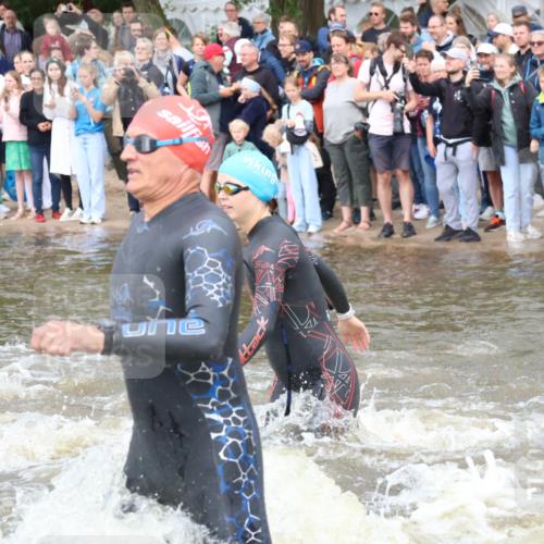 23.06.2024 - Viking Triathlon H.Heesch http://msf.ph/oto/6342901 23.06.2024 10:01:43 Schwimmen 12, 58, 104, 164, 245, 260, 276, 316, 363, 385, 454, 486, 498, 621, 623, 640, 654, 663 meine-sportfotos.de