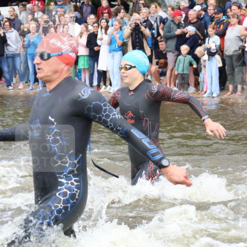 23.06.2024 - Viking Triathlon H.Heesch http://msf.ph/oto/6342903 23.06.2024 10:01:44 Schwimmen 58, 164, 245, 260, 276, 363, 385, 454, 621, 640, 654, 663 meine-sportfotos.de