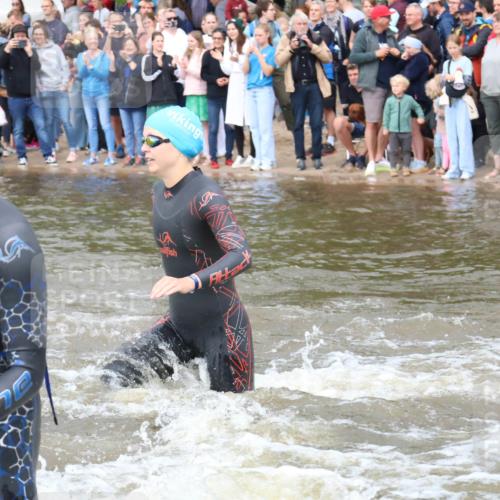 23.06.2024 - Viking Triathlon H.Heesch http://msf.ph/oto/6342906 23.06.2024 10:01:44 Schwimmen 58, 164, 245, 260, 276, 363, 385, 454, 621, 640, 654, 663 meine-sportfotos.de