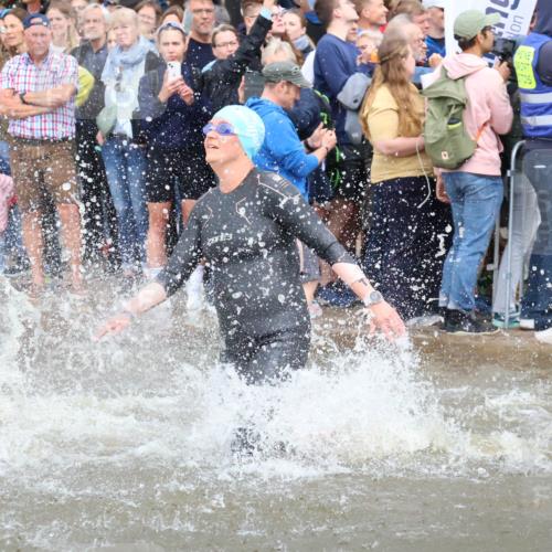 23.06.2024 - Viking Triathlon H.Heesch http://msf.ph/oto/6343023 23.06.2024 10:02:07 Schwimmen 61, 87, 118, 131, 136, 197, 199, 254, 259, 327, 434, 463, 477, 484, 503, 520, 534, 544 meine-sportfotos.de