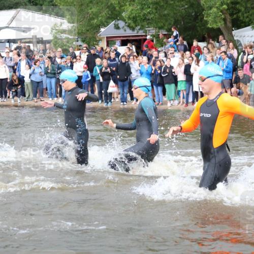 23.06.2024 - Viking Triathlon H.Heesch http://msf.ph/oto/6343149 23.06.2024 10:02:29 Schwimmen 5, 11, 117, 168, 296, 359, 394, 407, 416, 425, 488, 491, 502, 517, 524, 601, 628, 655 meine-sportfotos.de