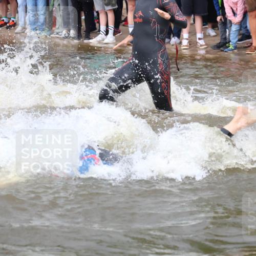23.06.2024 - Viking Triathlon H.Heesch http://msf.ph/oto/6343179 23.06.2024 10:02:34 Schwimmen 5, 11, 62, 194, 218, 296, 312, 359, 361, 407, 416, 425, 488, 502, 517, 524, 549, 628 meine-sportfotos.de