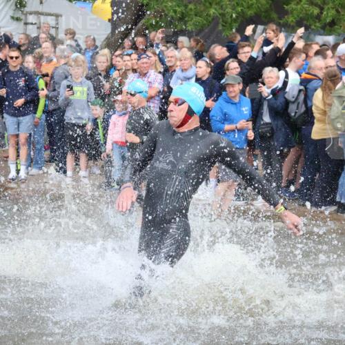 23.06.2024 - Viking Triathlon H.Heesch http://msf.ph/oto/6343255 23.06.2024 10:02:42 Schwimmen 62, 129, 194, 215, 218, 238, 312, 340, 360, 361, 372, 389, 404, 427, 541, 549, 604, 627 meine-sportfotos.de