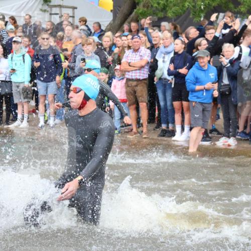 23.06.2024 - Viking Triathlon H.Heesch http://msf.ph/oto/6343258 23.06.2024 10:02:43 Schwimmen 62, 129, 194, 215, 218, 238, 312, 340, 360, 361, 372, 389, 404, 427, 541, 549, 604, 627 meine-sportfotos.de
