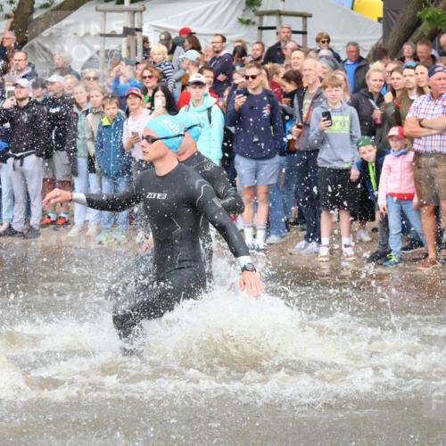 23.06.2024 - Viking Triathlon H.Heesch http://msf.ph/oto/6343299 23.06.2024 10:02:47 Schwimmen 33, 120, 129, 215, 238, 318, 340, 355, 360, 372, 389, 404, 427, 468, 496, 541, 604, 627 meine-sportfotos.de